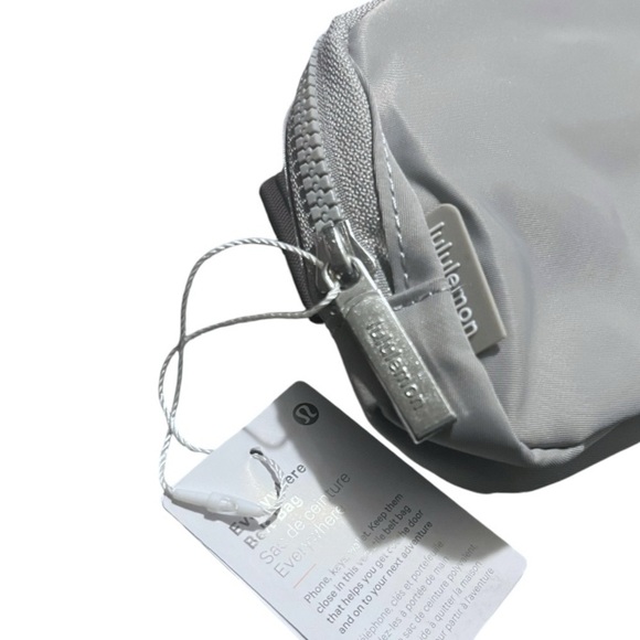 is the north face borealis backpack waterproof Laptop Pack, Asphalt Gy Lt Hth/TNF Blk-NPF, OSFA | Water Repellent, Laptop Sleeve, Large Main Compartment Travel Duffle Bags Disney Parks Loungefly It's Color:Stellar Navy/Grey The front compartment has